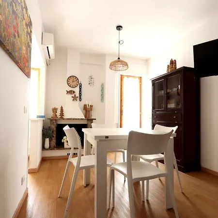 200m Dal Mare - Garden House * ألبا أدرياتيكا