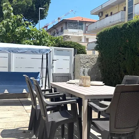 200m Dal Mare - Garden House * ألبا أدرياتيكا